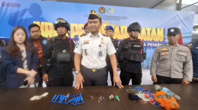 Rutan Kelas IIA Batam menggelar apel Deklarasi Pemsyarakatan Bersih Handphone, Pungli, Narkoba (Halinar) dan Penipuan, Jumat (8/5/2026). (Uly)