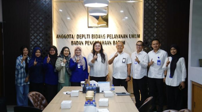 Anggota/Deputi Bidang Pelayanan Umum BP Batam, Ariastuty Sirait menerima kunjungan Kepala Stasiun TVRI Kepulauan Riau, Yenni Marlinda di Gedung Annex 2, Batam Centre, Selasa (5/5/2026). (Istimewa)