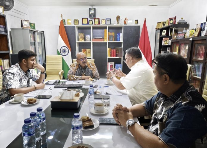 Kunker Deputi Bidang Investasi BP Batam, Fary Djemy Francis, kepada Konsul Jenderal India di Medan, Ravi Shankar Goel, Jumat (8/5/2026). (Humas BP Batam)