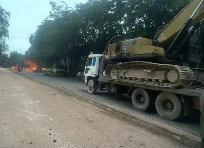 BP Batam perbaiki ruas Jalan Yos Sudarso, tepatnya diatas Underpass Pelita atau Terowongan Pelita merespon keluhan warga. (Humas BP Batam)