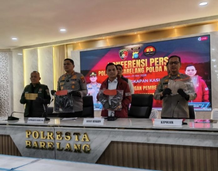 Kasat Reskrim Polresta Barelang, AKP Debby Tri Andrestrian, mengungkap kasus tindak pidana curat yang terjadi di Perumahan Royal Grande. (uly)