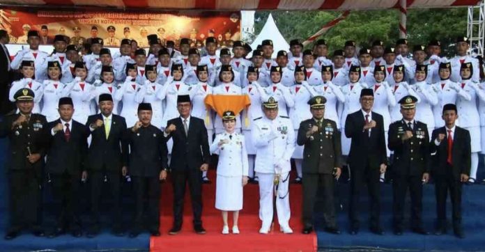 Langkah tegap Paskibra menutup rangkaian peringatan HUT ke-81 Kemerdekaan RI di Dataran Engku Puteri, Batam Center, Senin (17/8/2026). (Istimewa)