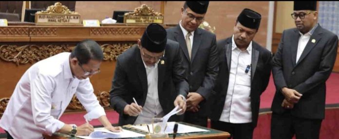 DPRD Kota Batam menerima penyampaian tiga Ranperda sekaligus dari Pemerintah Kota Batam dalam rapat paripurna, Sabtu (15/8/2026). (Istimewa)
