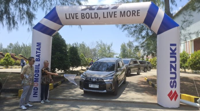 PT Suzuki Indomobil Sales (SIS) resmi memulai penyerahan perdana Suzuki XL7 terbaru kepada pelanggan di Indonesia, Sabtu (22/08/2026). (uly)