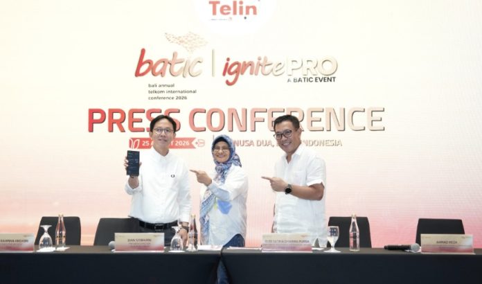 (kiri ke kanan) Chief Executive Officer Telin Abdul Rahman Ansyori, Direktur Utama Telkom Dian Siswarini dan Direktur Wholesale & International Service Telkom Budi Satria Dharma Purba saat konferensi pers BATIC 2026 di Nusa Dua, Bali, Selasa (25/8/2026). (Istimewa)