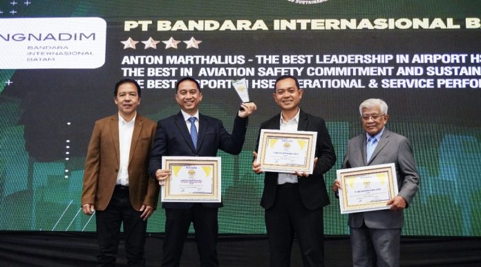 PT Bandara Internasional Batam (PT BIB) meraih tiga penghargaan dalam ajang Indonesia QHSE & Sustainability Award (IQSA) 2026. (Istimewa)