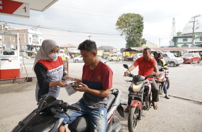 Pertamina menyalurkan bantuan kemanusiaan kepada masyarakat sekitar dan Tim Satuan Tugas (Satgas) Posko Terpadu BPBD Kabupaten Karo. (Istimewa)