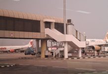 Jarak Pandang Menurun akibat Kabut Asap, Sejumlah Penerbangan di Bandara Hang Nadim Terdampak Sebaran kabut asap yang melanda sejumlah wilayah di Sumatra berdampak pada operasional penerbangan di Bandara Internasional Hang Nadim Batam (BTH), Jumat (16/10/2026). (uly)
