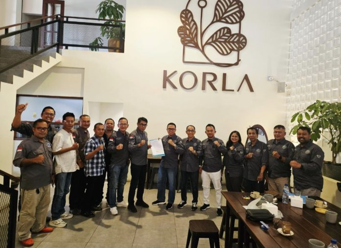 Sembilan jurnalis dan pengurus dari provinsi tersebut resmi bergabung sebagai anggota sekaligus pengurus DPP PJS. (Istimewa)