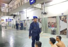Razia Gabungan Rutan Batam Berlangsung Kondusif, Cegah Narkoba dan HP Ilegal Rutan Kelas IIA Batam menggelar razia penggeledahan gabungan di kamar hunian Warga Binaan pada Kamis (17/9/2026) malam. (Humas Rutan)