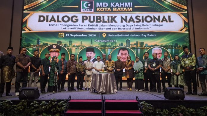 Presidium Majelis Nasional sekaligus Koordinator Presidium Majelis Nasional Korps Alumni Himpunan Mahasiswa Islam (KAHMI), Muhammad Rifqinizamy Karsayuda, secara resmi membuka Musyawarah Daerah (Musda) MD KAHMI Kota Batam ke-VII. (uly)