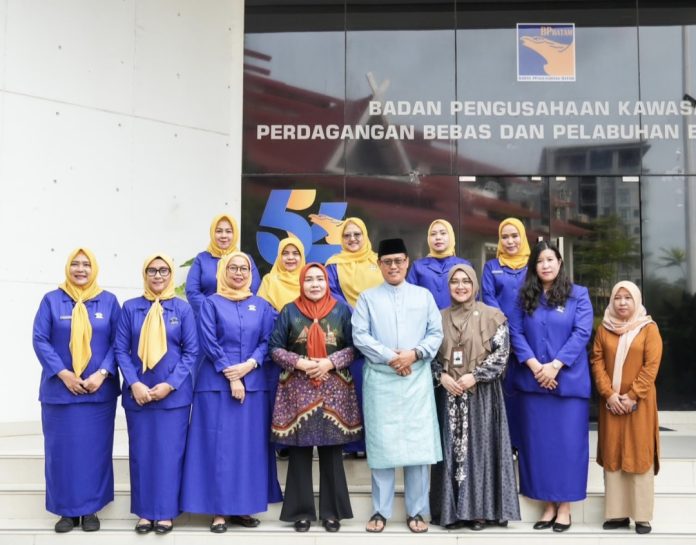 PIKORI BP Batam menyalurkan bantuan donasi kemanusiaan melalui Badan Amil Zakat Nasional (BAZNAS) Kota Batam. (Humas BP Batam)