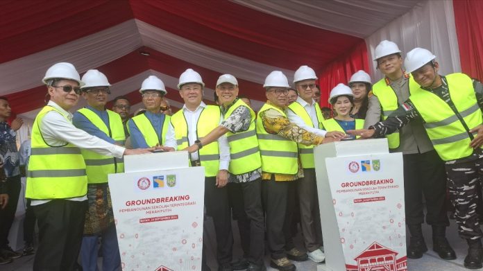 Setelah melalui proses pematangan lahan atau cut and fill selama dua bulan, pembangunan Sekolah Terintegrasi Merah Putih di Rempang, Batam, resmi dimulai, Kamis (24/9/2026). (uly)