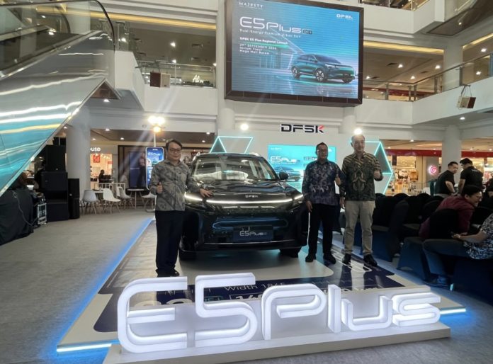 DFSK E5 Plus resmi mengaspal di Kota Batam, Provinsi Kepri. Selama pameran ditawarkan dengan harga Rp499 juta. (Istimewa)