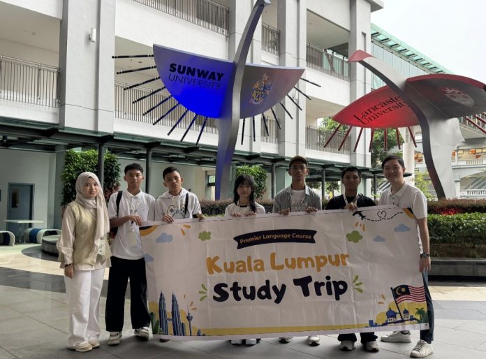 Dalam rangka ulang tahun ke-9, PLC kursus bahasa Inggris favorit di Batam mengadakan study trip ke Kuala Lumpur selama 3 hari 2 malam. (Istimewa)