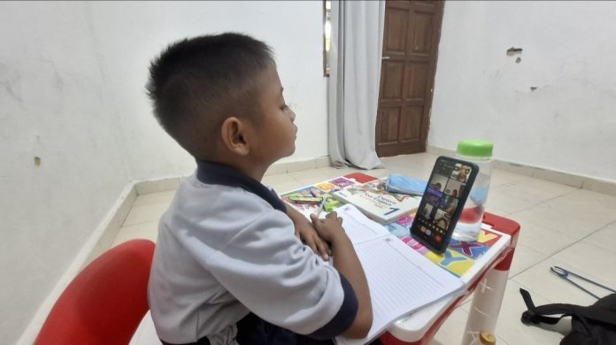 Kondisi kabut asap membuat kebijakan belajar dari rumah (BDR) kembali berlaku di sebagian sekolah tingkat Paud hingga SMP. (uly)