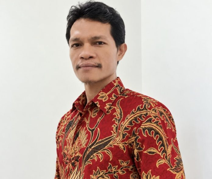 Aktivis GMNI, Batler F. Situmorang, melayangkan surat terbuka kepada PT PLN Batam terkait Blackout yang terjadi Senin (12/10/2026) lalu. (Istimewa)